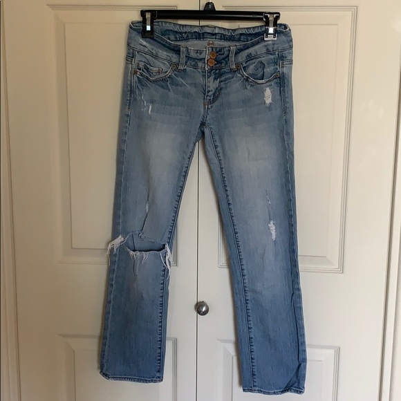 American Eagle Outfitters Denim - Light wash denim distressed capris